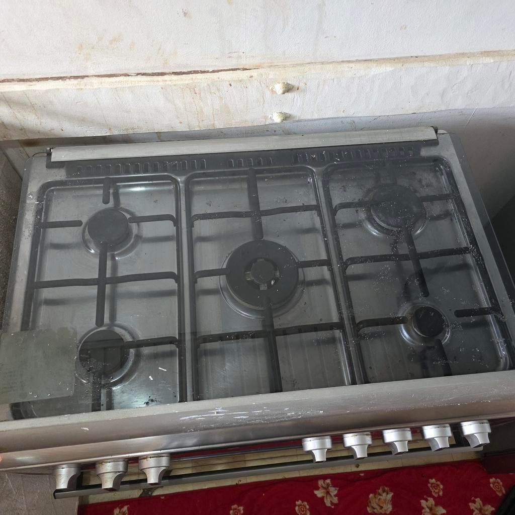 Gasfornuis met oven, vijf branders, minder dan zes maanden g, Elektronische apparatuur, Ophalen of Verzenden