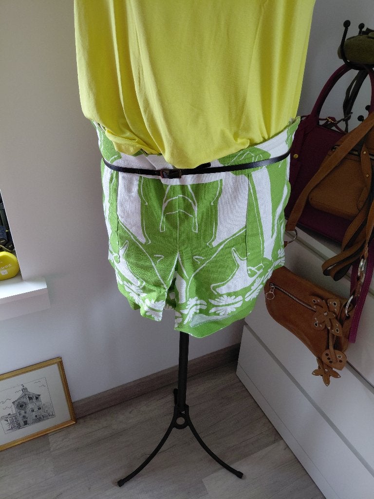 caroline biss prachtige short m46, Kleding | Dames, Broeken en Pantalons, Ophalen, Nieuw
