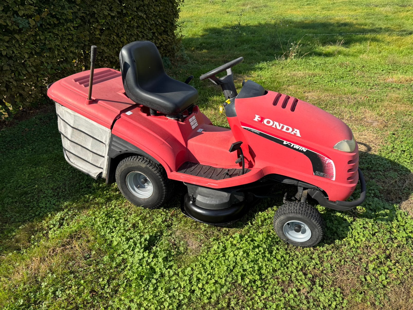 Tracteur Tondeuse Honda 2315 V-Twin Hydrostatique, Honda, Honda, Démarrage électrique, Enlèvement