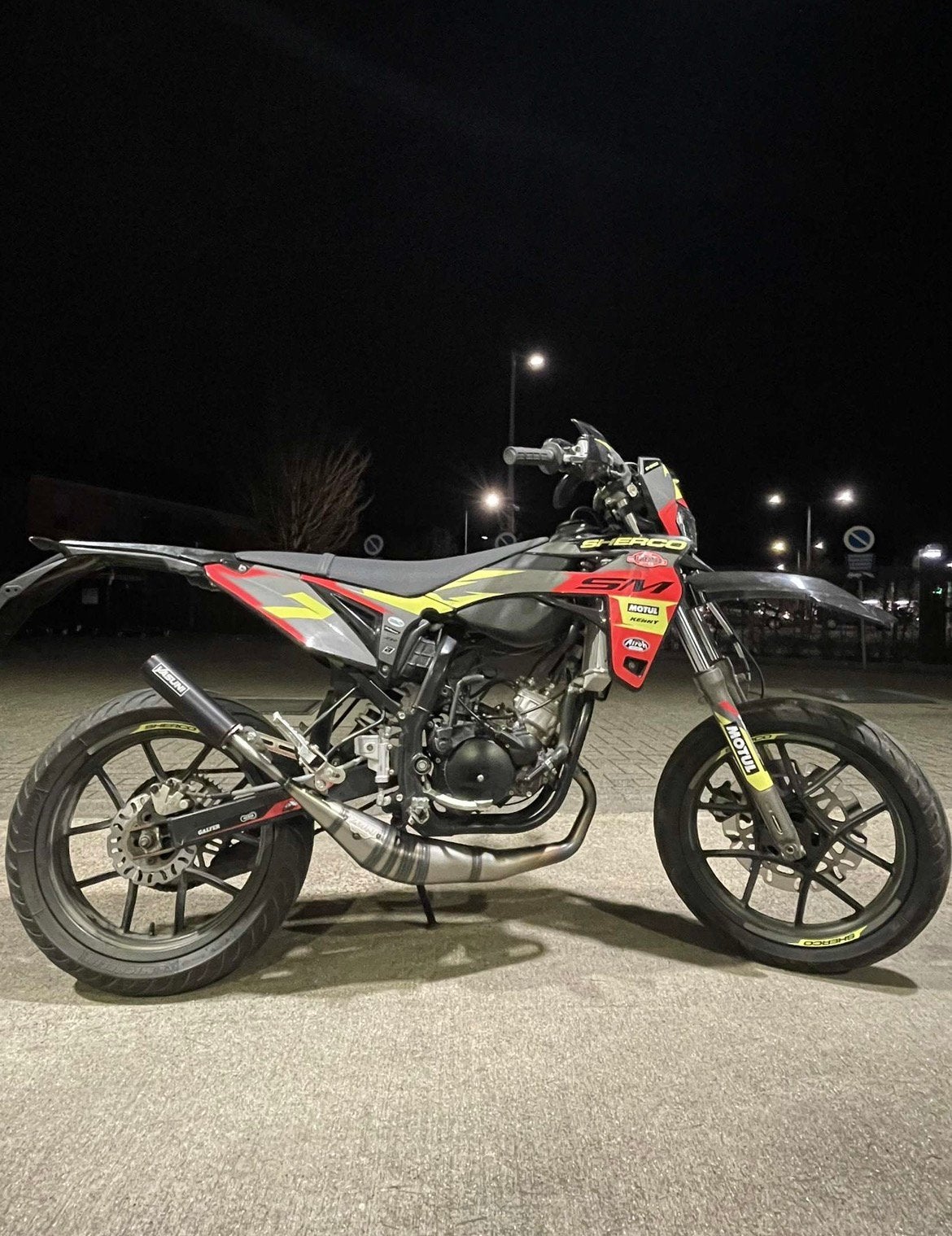 Sherco sm-r 50, Fietsen en Brommers, Ophalen, Zo goed als nieuw