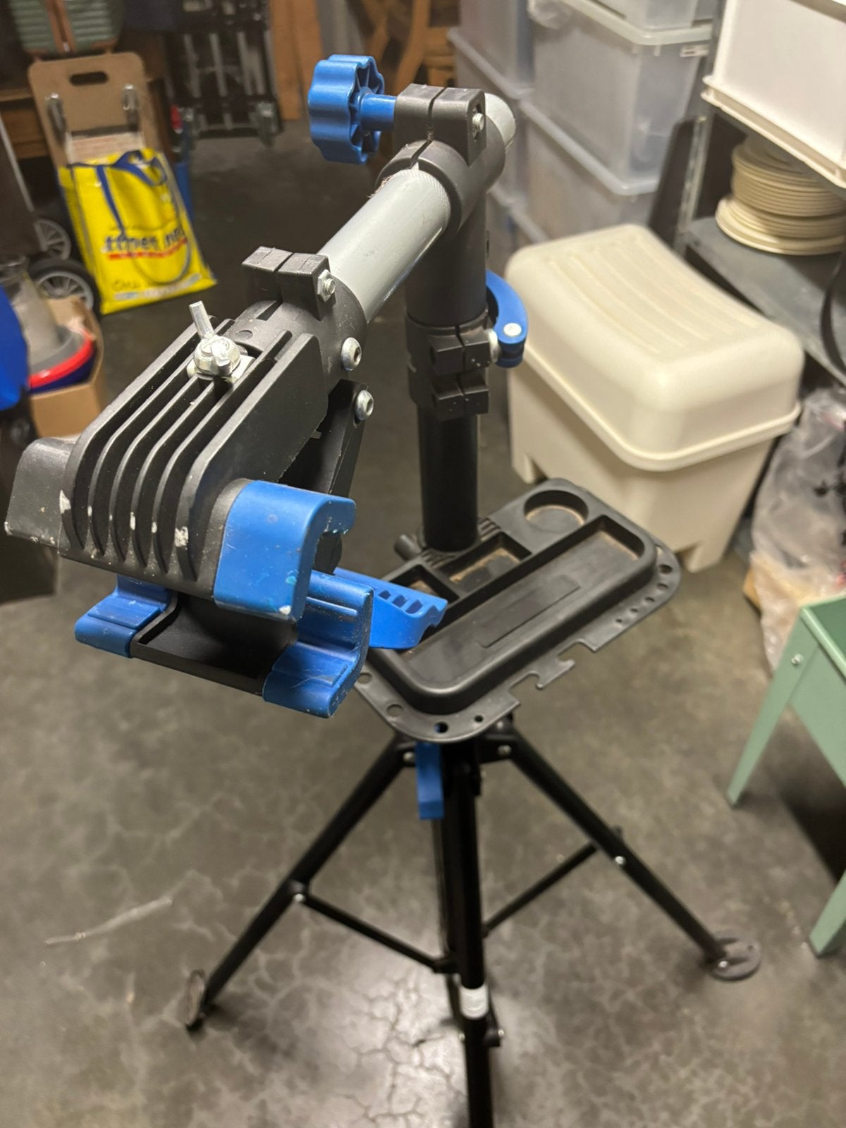Driepoot voor fiets reparatie/ondethoud, Ophalen