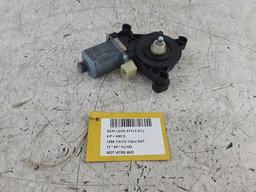 MOTEUR LEVE VITRE ELECTRIQUE AVANT DROIT Seat Leon (5FB), Mevr. I. Hauben, Utilisé, Avant, Rue de l'Espoir 34 34
4030  GRIVEGNÉE, BE