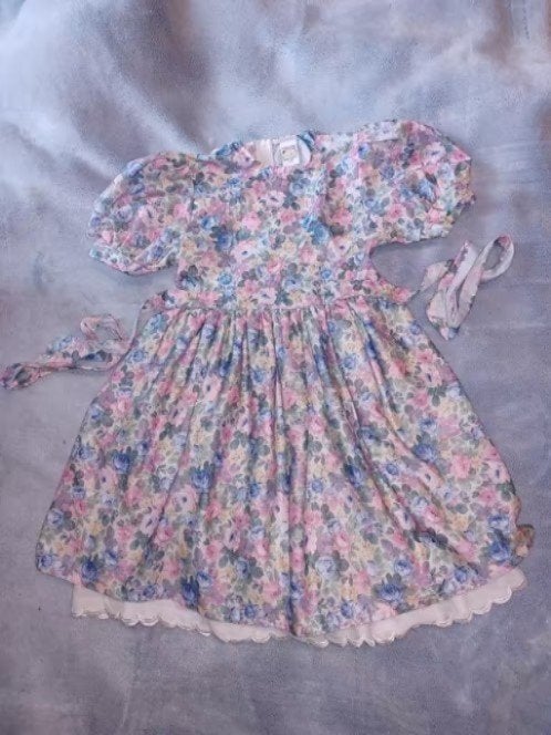 une magnifique robe des fêtes /+-30ans/ taille 8ans, Kinderen en Baby's, Kinderkleding | Maat 128, Ophalen of Verzenden, Meisje
