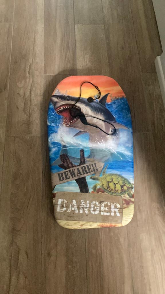 bodyboard met haai print, Sports nautiques & Bateaux, Planche à voile sur vague, Enlèvement, Comme neuf
