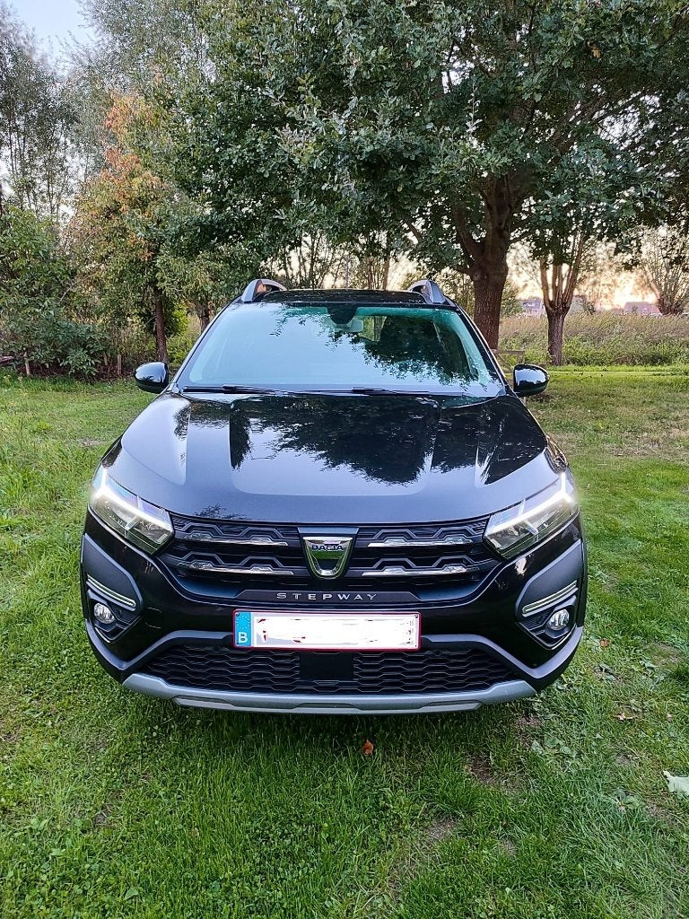 Dacia Sandero 2022 met nog meer dan 1 jaar GARANTIE, Auto's, Voorwielaandrijving, Dealer onderhouden, Stof, Zwart