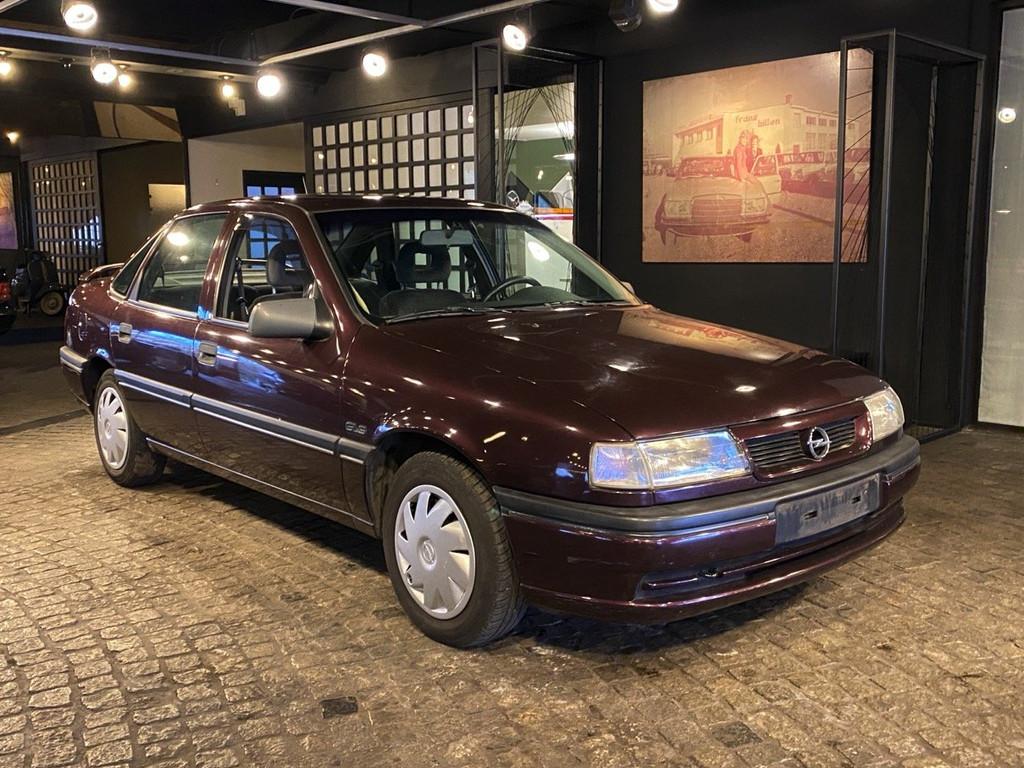 Opel Vectra 1.6i GLS (année de construction 1993), Autos, Rouge, Entreprise, Boîte manuelle, Peinture métallisée