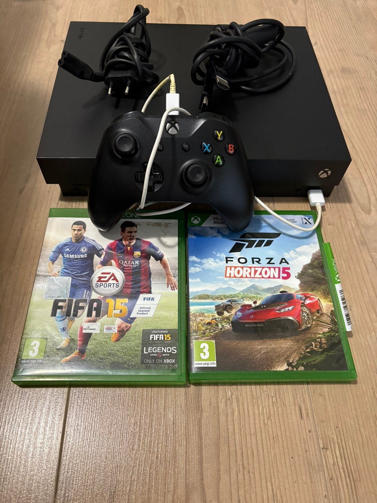 Xbox One X 1TB Zwart + 2 games, Ophalen, Gebruikt, Met 1 controller, Met games