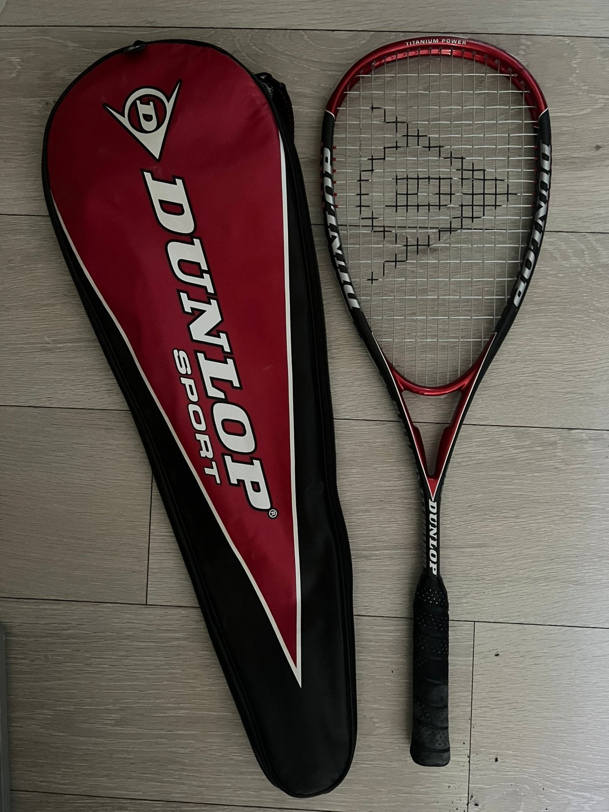 Squash racket Dunlop Titanium Power, met tas, Sport en Fitness, Squash, Ophalen, Zo goed als nieuw, Racket