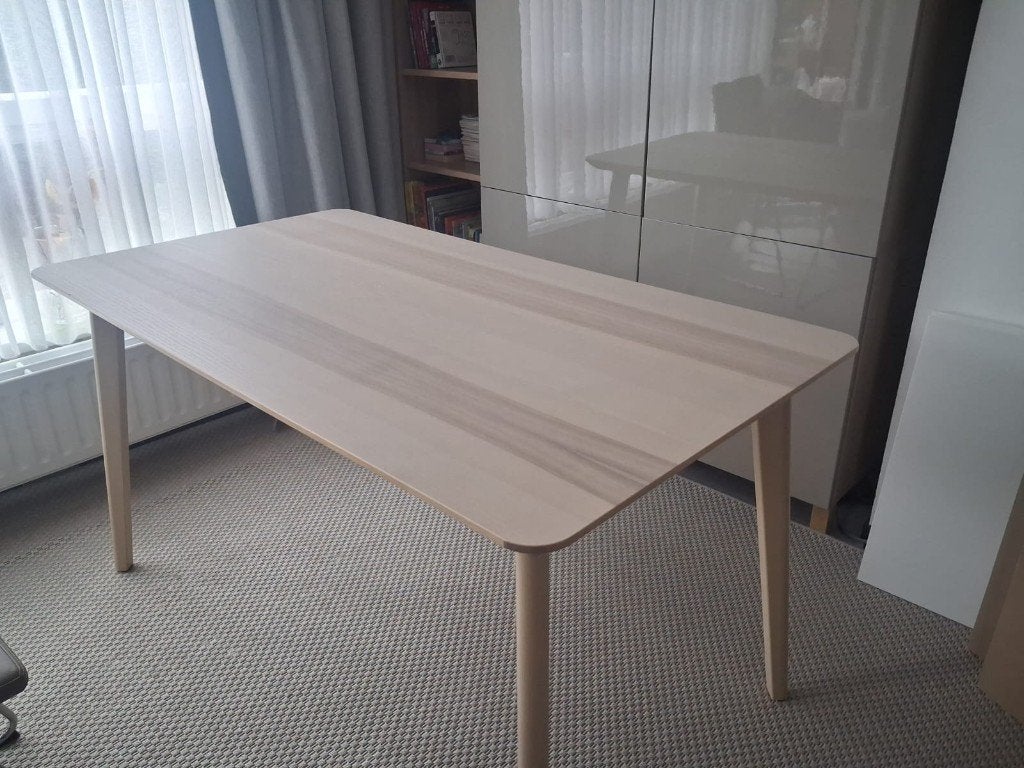 Table à manger, Enlèvement