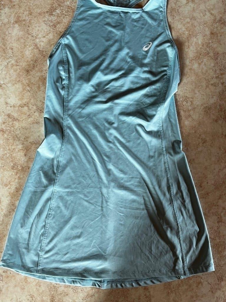 Lichtblauw tenniskleedje met ballenbroek Asics maat M, Sport en Fitness, Tennis, Ophalen of Verzenden, Zo goed als nieuw, Kleding