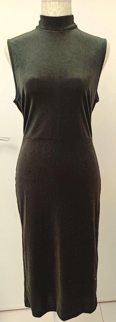 Bershka velour dress. Size M, Maat 38/40 (M), Zo goed als nieuw, Knielengte, Groen