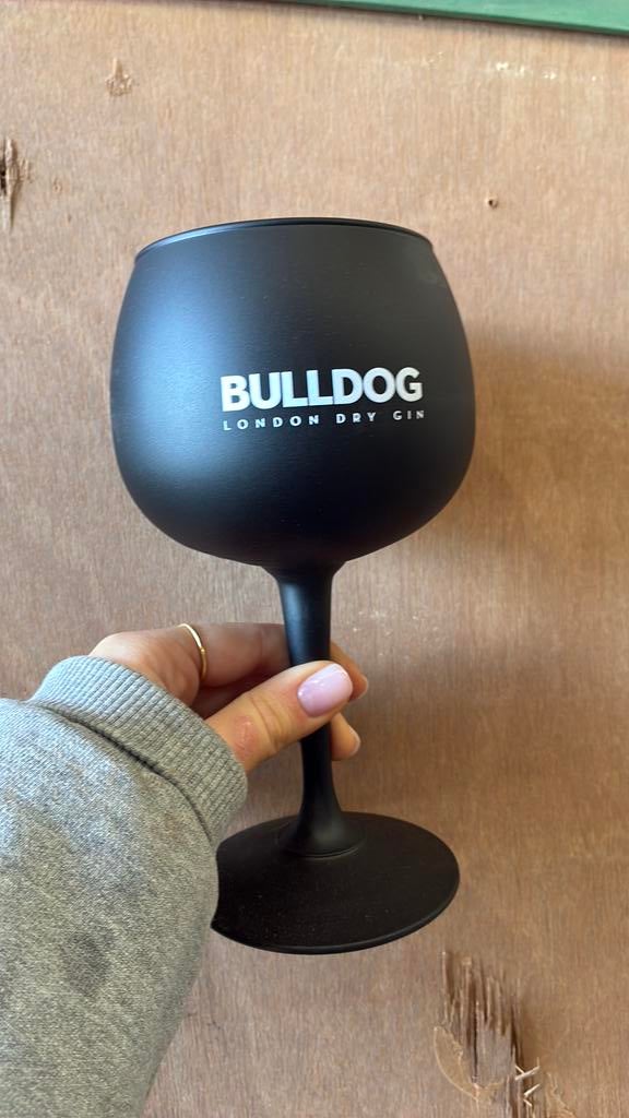 BULLDOG GIN GLAZEN, Enlèvement