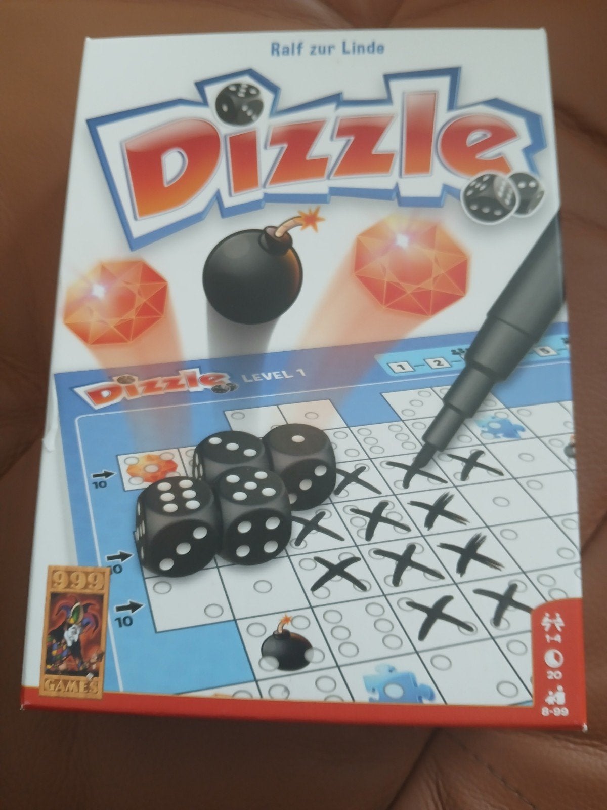 Dizzle spel met dobbelstenen en invulblaadjes., Hobby en Vrije tijd, Gezelschapsspellen | Kaartspellen, Ophalen