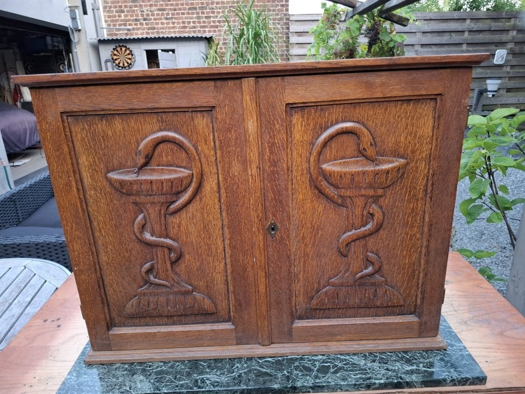 Antiek apothekerskast uit circa 1920-1940, Ophalen
