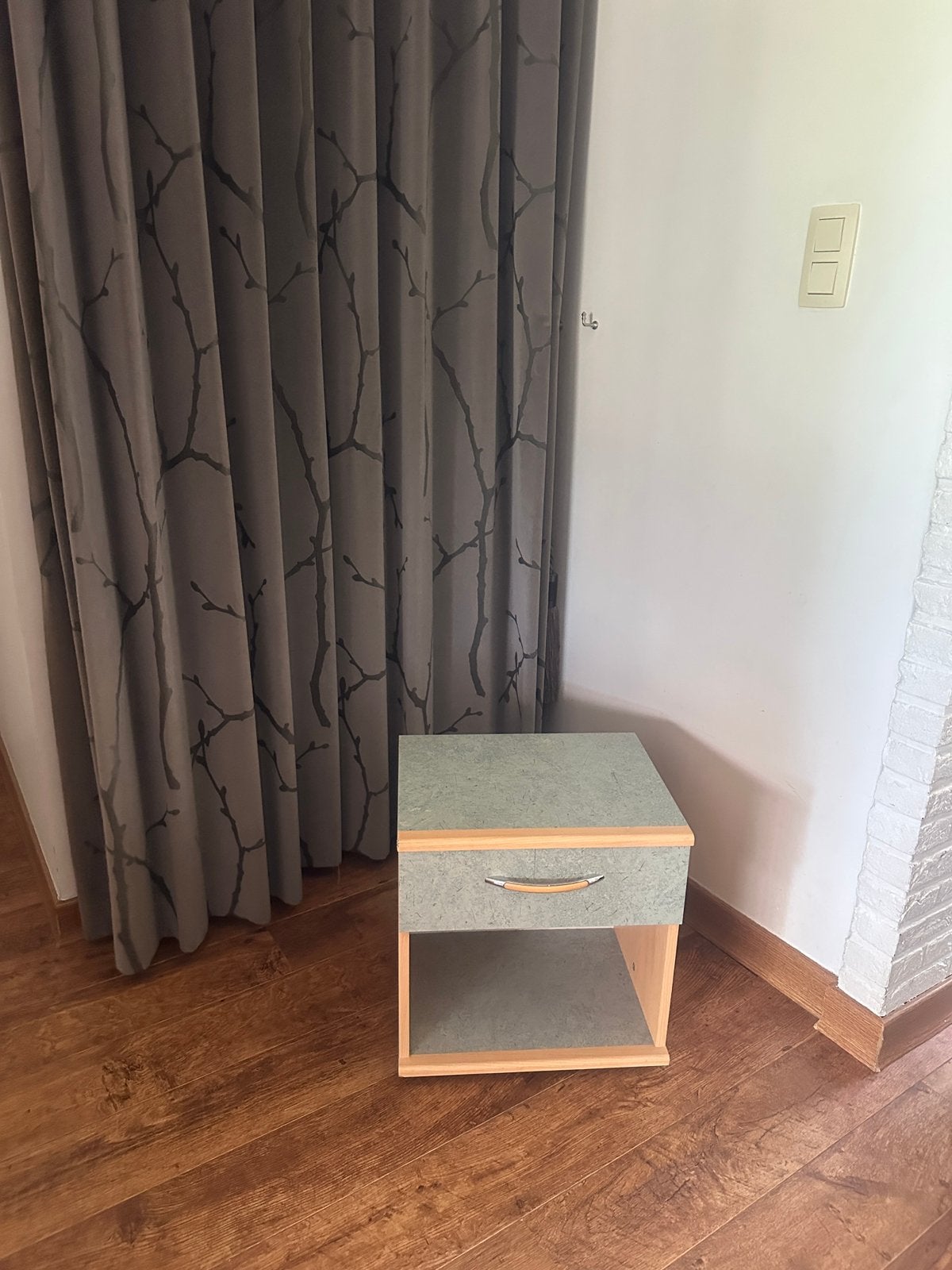 Kast kastje nachtkastje met lade 44x36 Hoogte is 45 cm, Ophalen, Zo goed als nieuw