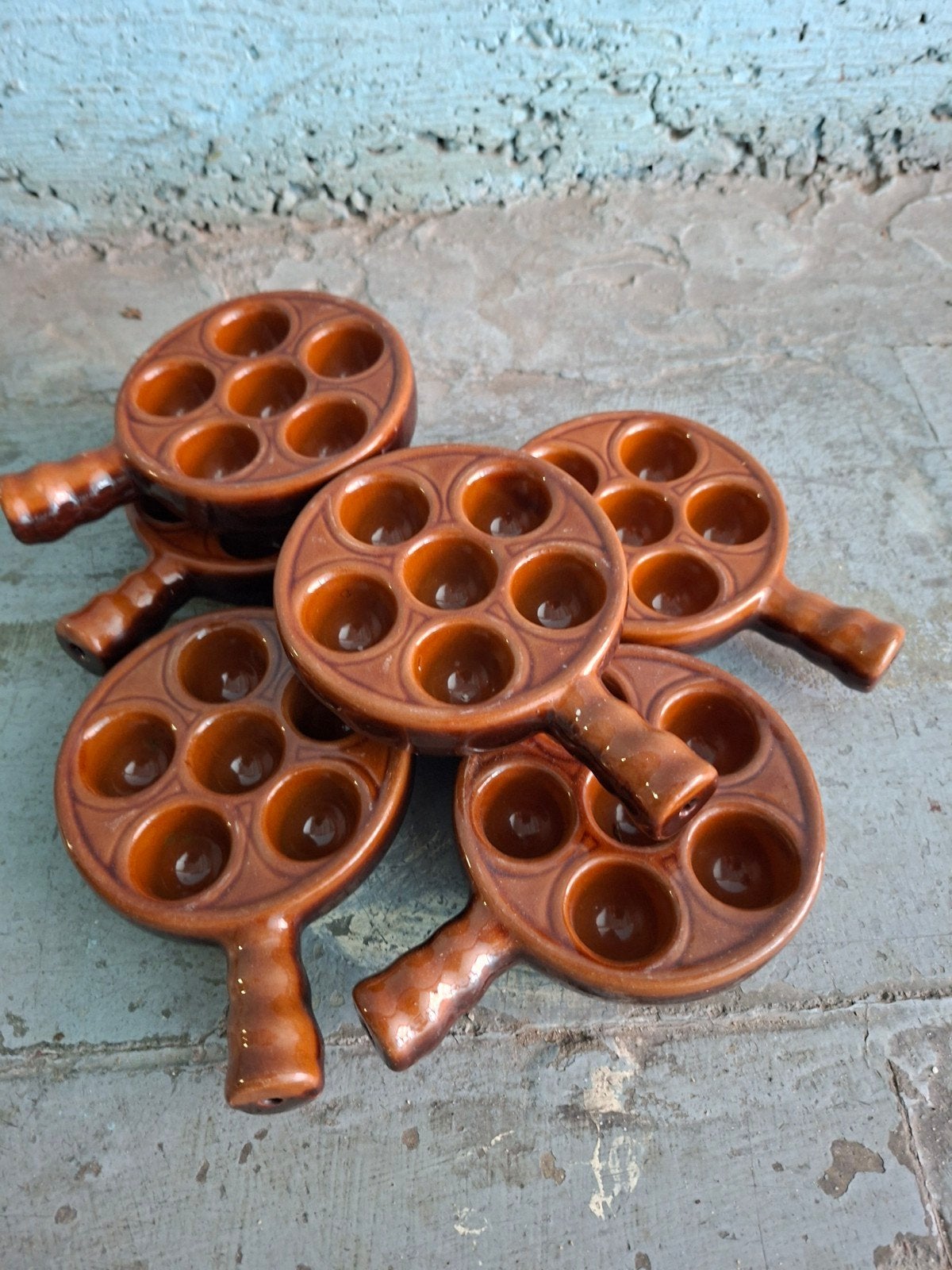 6 escargotsbordjes, Ophalen