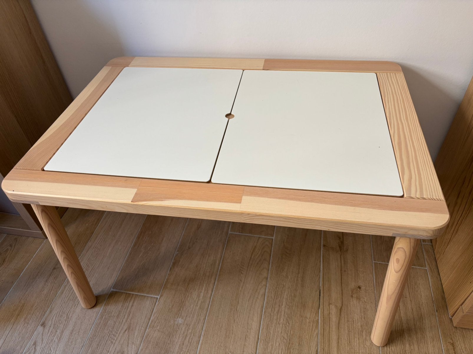 Tafel met 2 stoelen, Kinderen en Baby's, Speelgoed | Speeltafels, Ophalen, Zo goed als nieuw