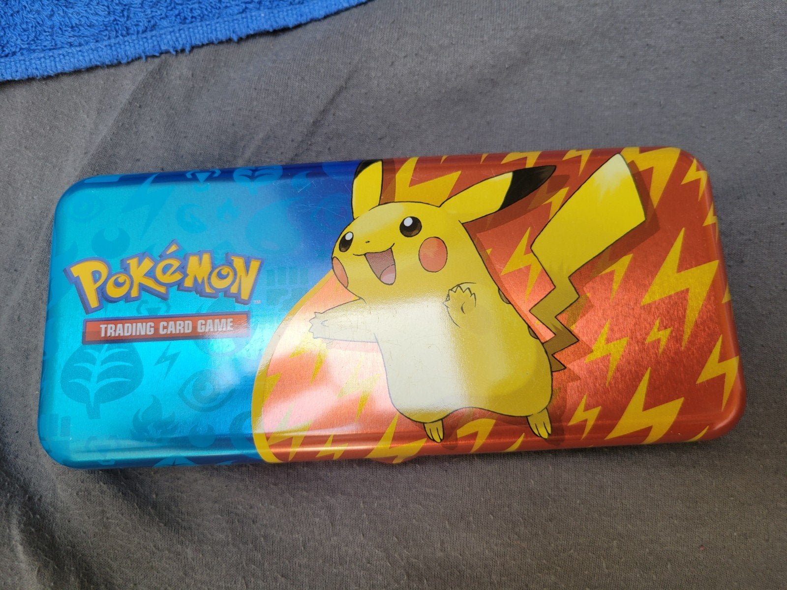 100 Pokémonkaarten (Engels) en gratis pennencase, Enlèvement ou Envoi, Neuf, Plusieurs cartes