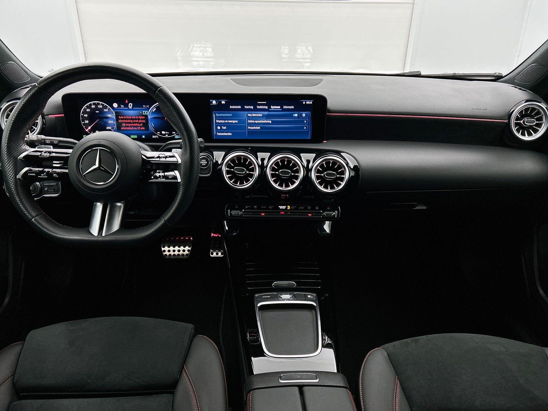 Mercedes-Benz A-Klasse 250 e Hatchback AMG Line | Verwarmde, Autos, Achat, Euro 6, Entreprise, 16 kWh