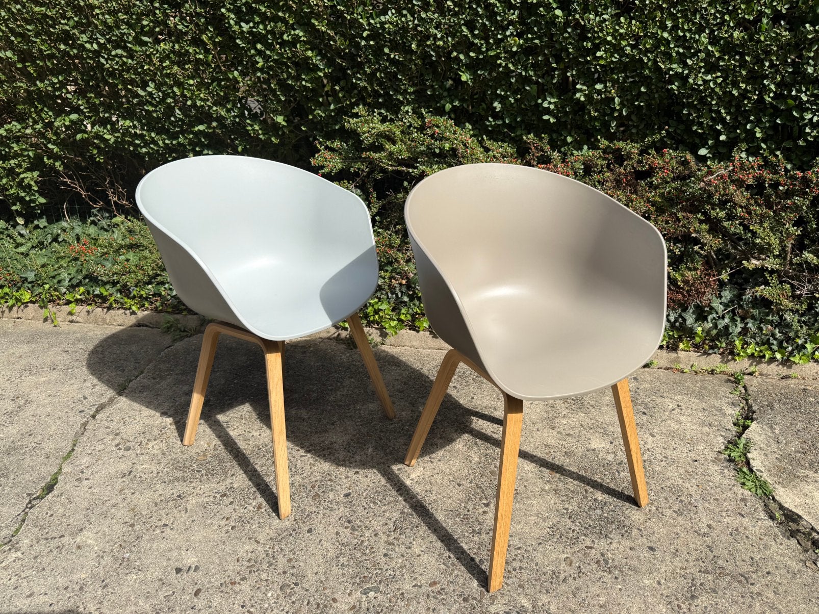 Chaises Hay AC22 lot de 2, Maison & Meubles, Enlèvement, Comme neuf, Gris