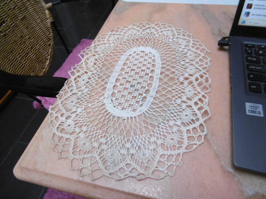 dentelle ancienne, écrue, ovale, en parfait état, Antiquités & Art, Enlèvement ou Envoi