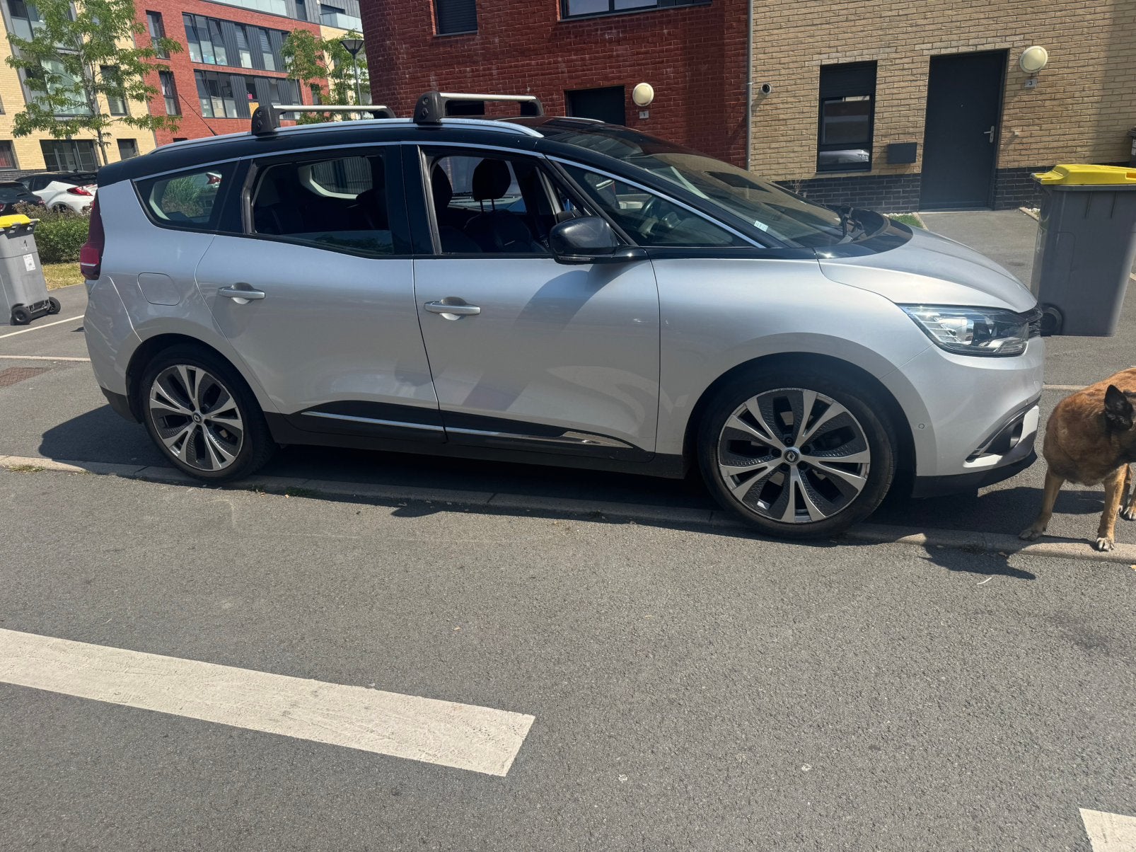 URGENT scenic 4 DCI 1.5 110pk. 158.000 km, Voorwielaandrijving, Monovolume, Zwart, 7 zetels