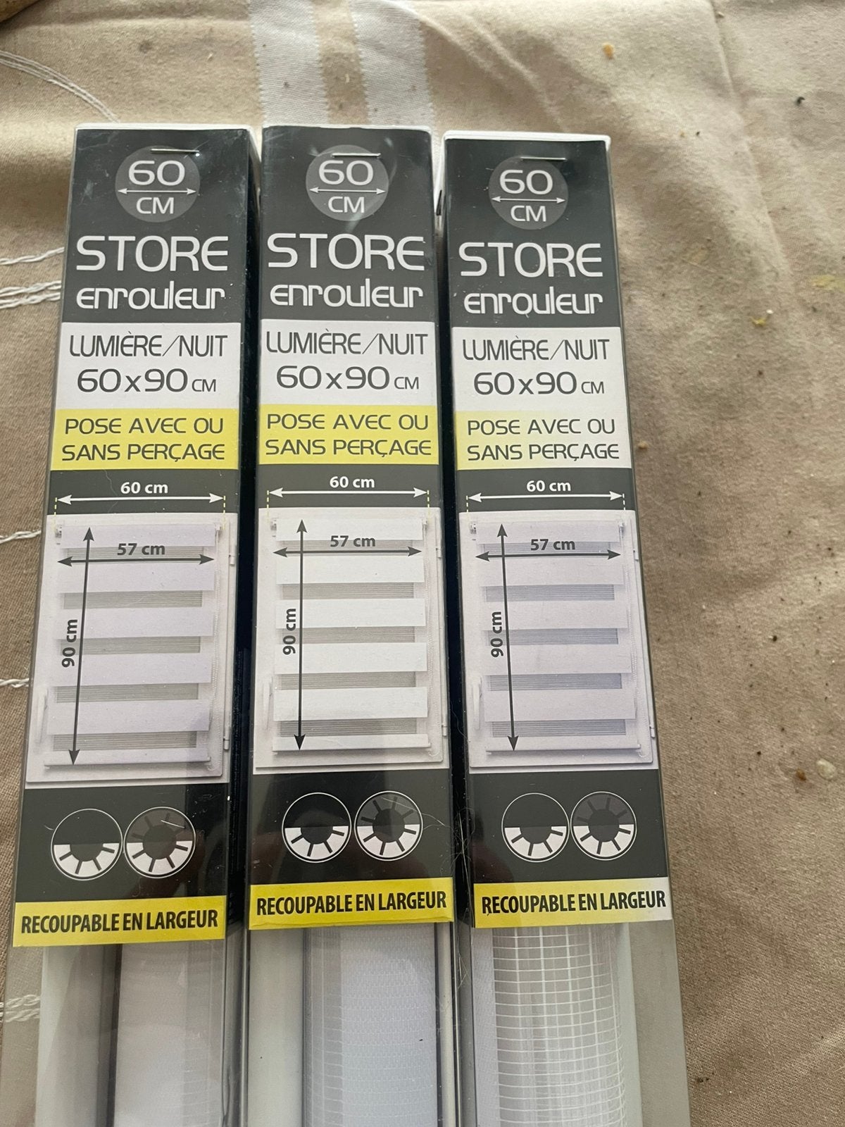 Store jour nuit 60x90 neuf!!!30€ les 3, Enlèvement, Neuf, Blanc