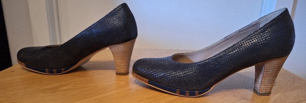 Leren pump, merk Clair de Lune, maat 37,5; donkerblauw, Pumps, Blauw, Ophalen of Verzenden, Zo goed als nieuw