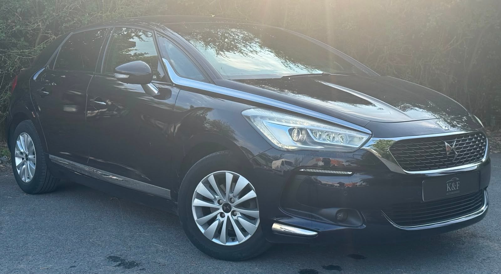 Citroën DS5 1.6 Blue HDi en option complète 2016 — 75 499 km, Autos, Citroën, 1450 kg, Cuir et Alcantara, Achat, Entreprise