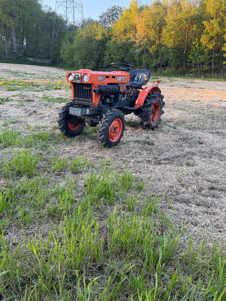 ***magnifique Kubota b6001 17hp 3cil 4x4 2 pneus neufs***, Envoi