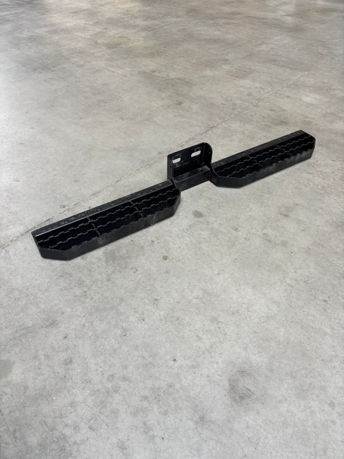 Mercedes Sprinter achteropstap / treeplank – zwart, Ophalen, Voor