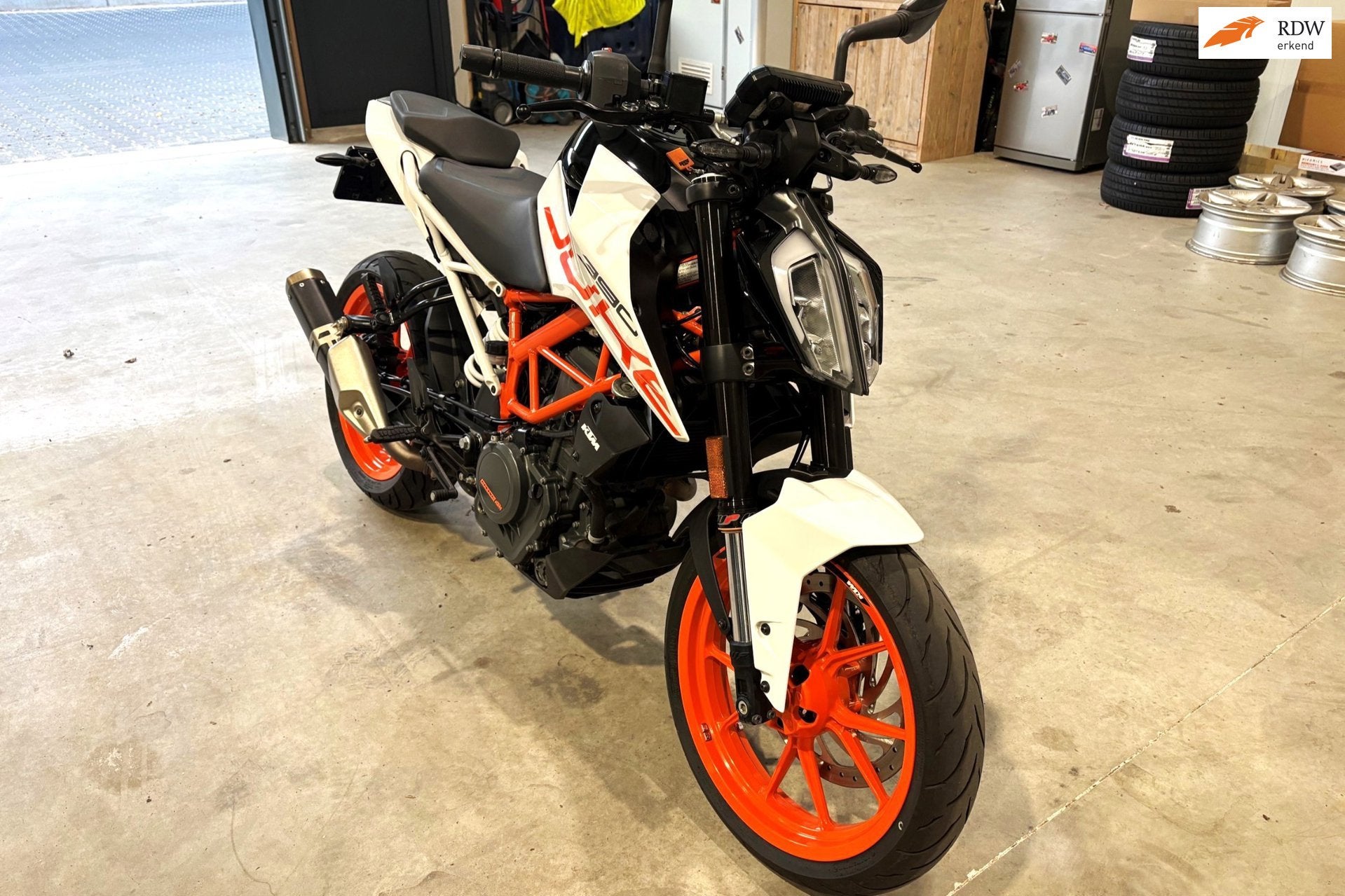 KTM 390 Duke ABS in nieuwstaat, Motoren, Motoren | KTM, Achterbroek 11
596 MP  Milsbeek, NL, KTM, Particulier, 373 cc