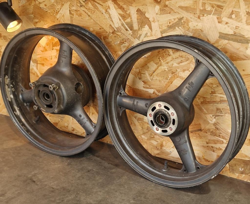 Originele Kawasaki ZR7 750 wielset uit 2001, Motoren, Verzenden