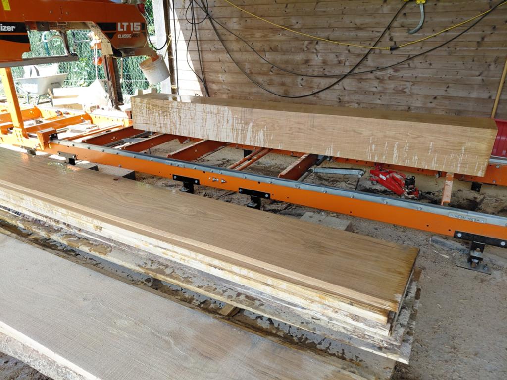 Eiken balken en planken.