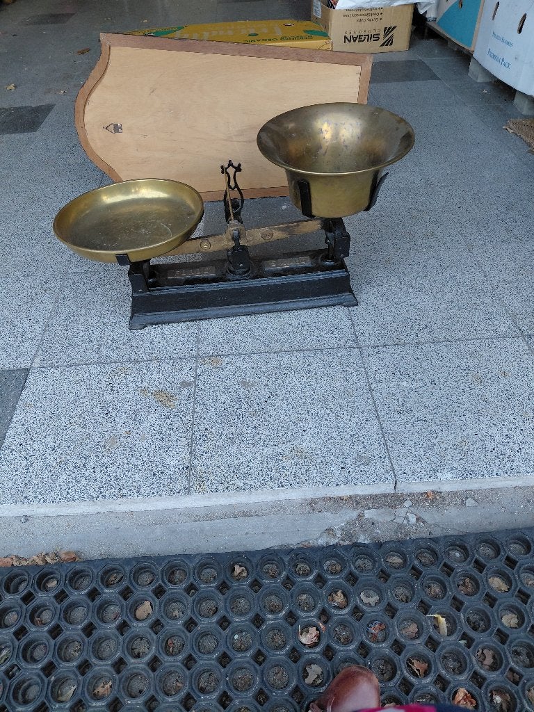 Koperen Weegschaal, Enlèvement