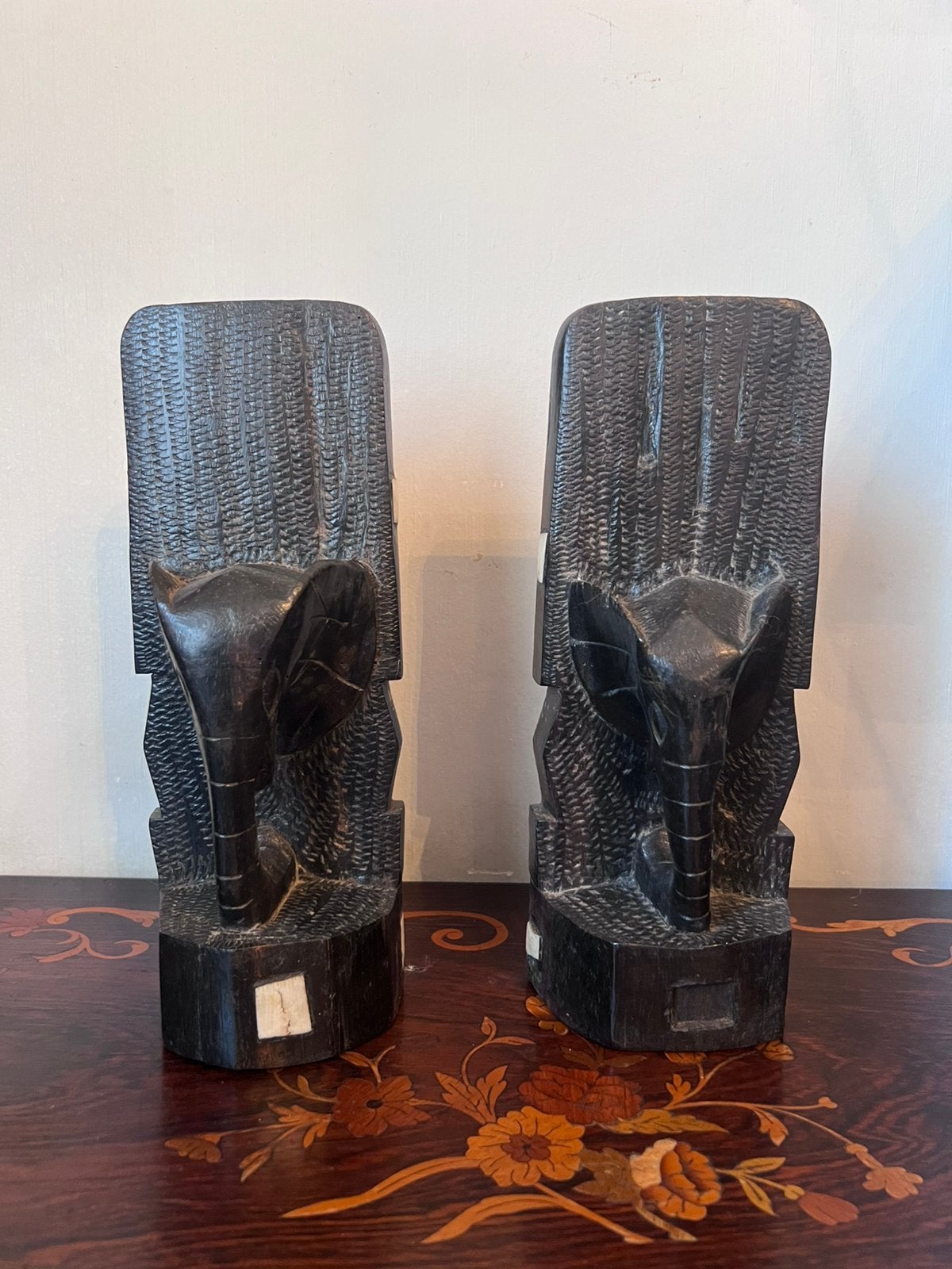 Paire de Serre-Livres Éléphants en Bois Massif Sculpté Main, Maison & Meubles, Accessoires pour la Maison | Statues de Bouddha
