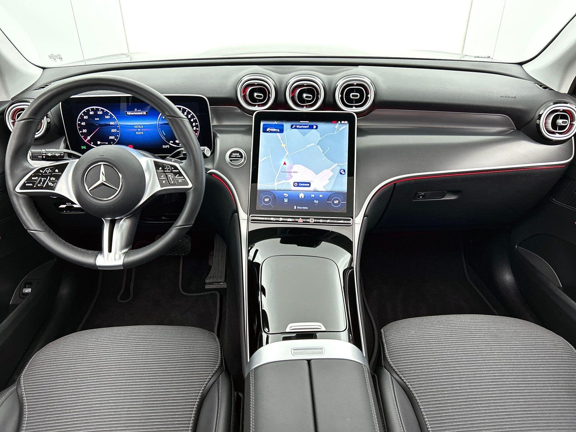 Mercedes-Benz GLC-Klasse 300 e 4Matic SUV Luxury Line | Pano, Auto's, Automaat, Dealer onderhouden, Stof, Gebruikt