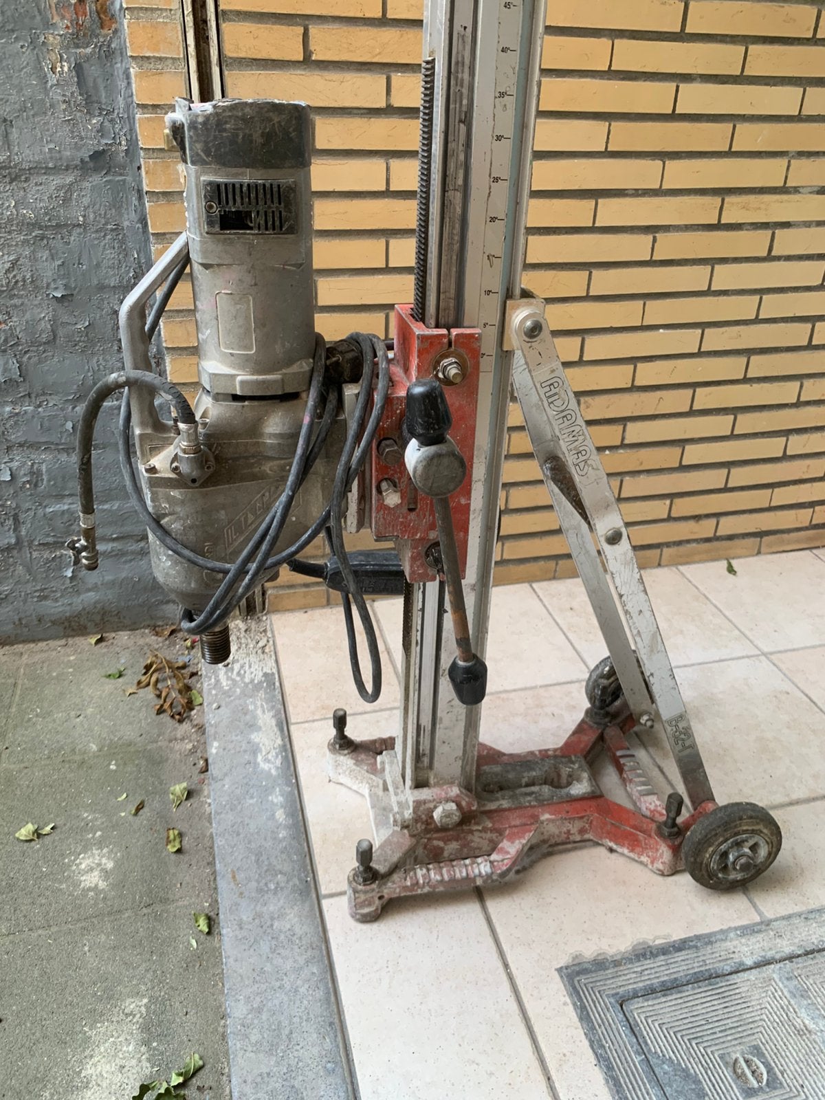 Cardi diamantboormachine met adamas statief, Ophalen, Gebruikt