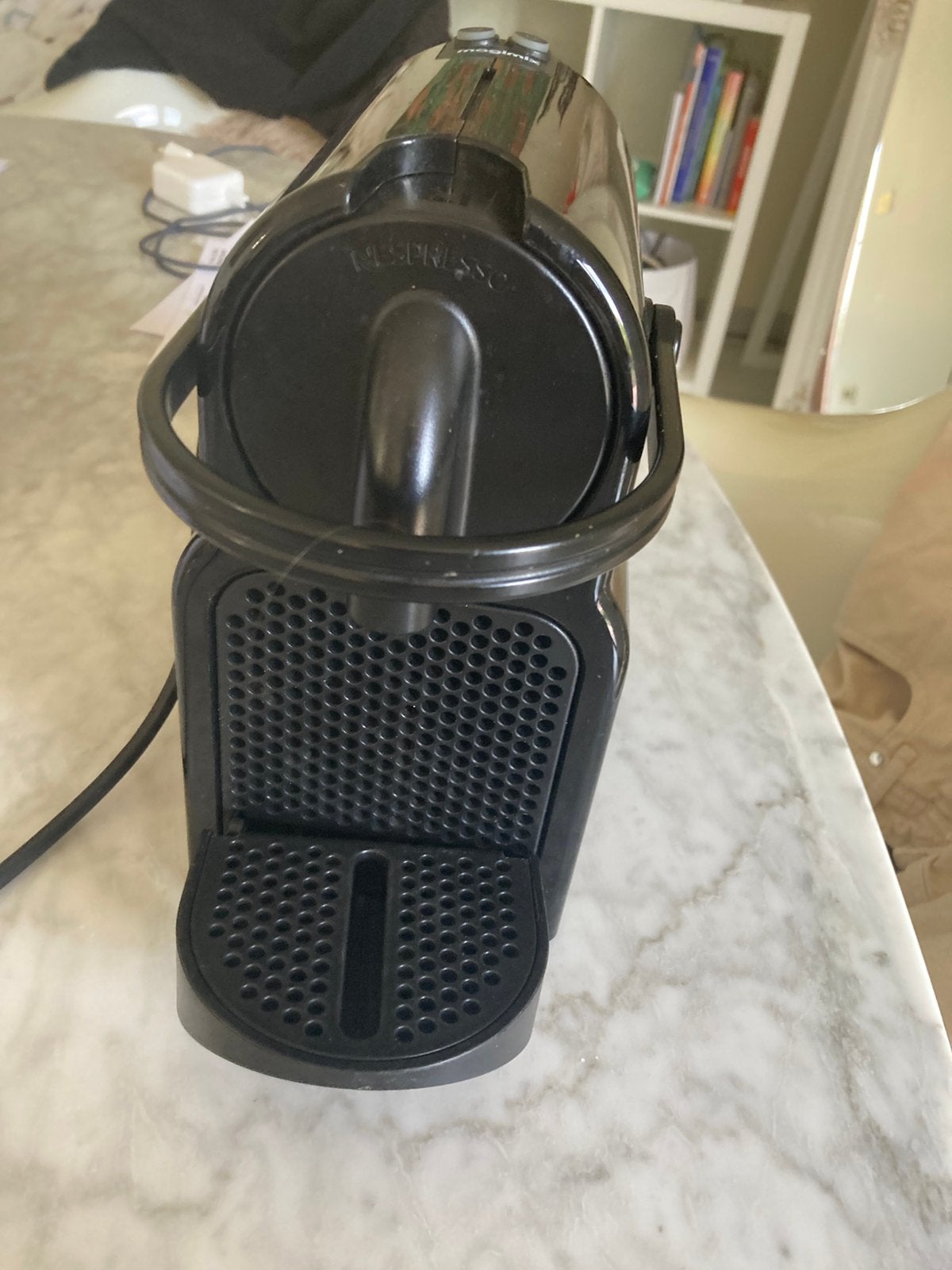 Nespresso Inissia by Magimix – Zwart | Goede staat, Electroménager, Enlèvement, Comme neuf, Cafetière