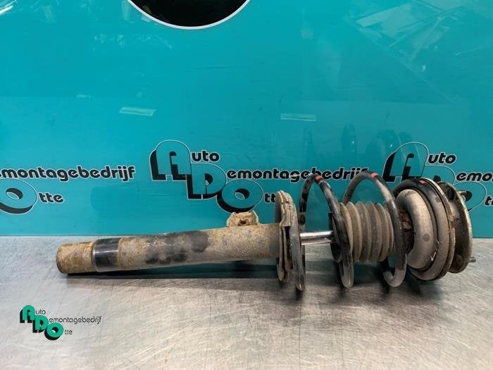 Schokdemperpoot rechts-voor van een BMW 3-Serie (3-Serie 98-, Gebruikt, -, -, Ophalen of Verzenden
