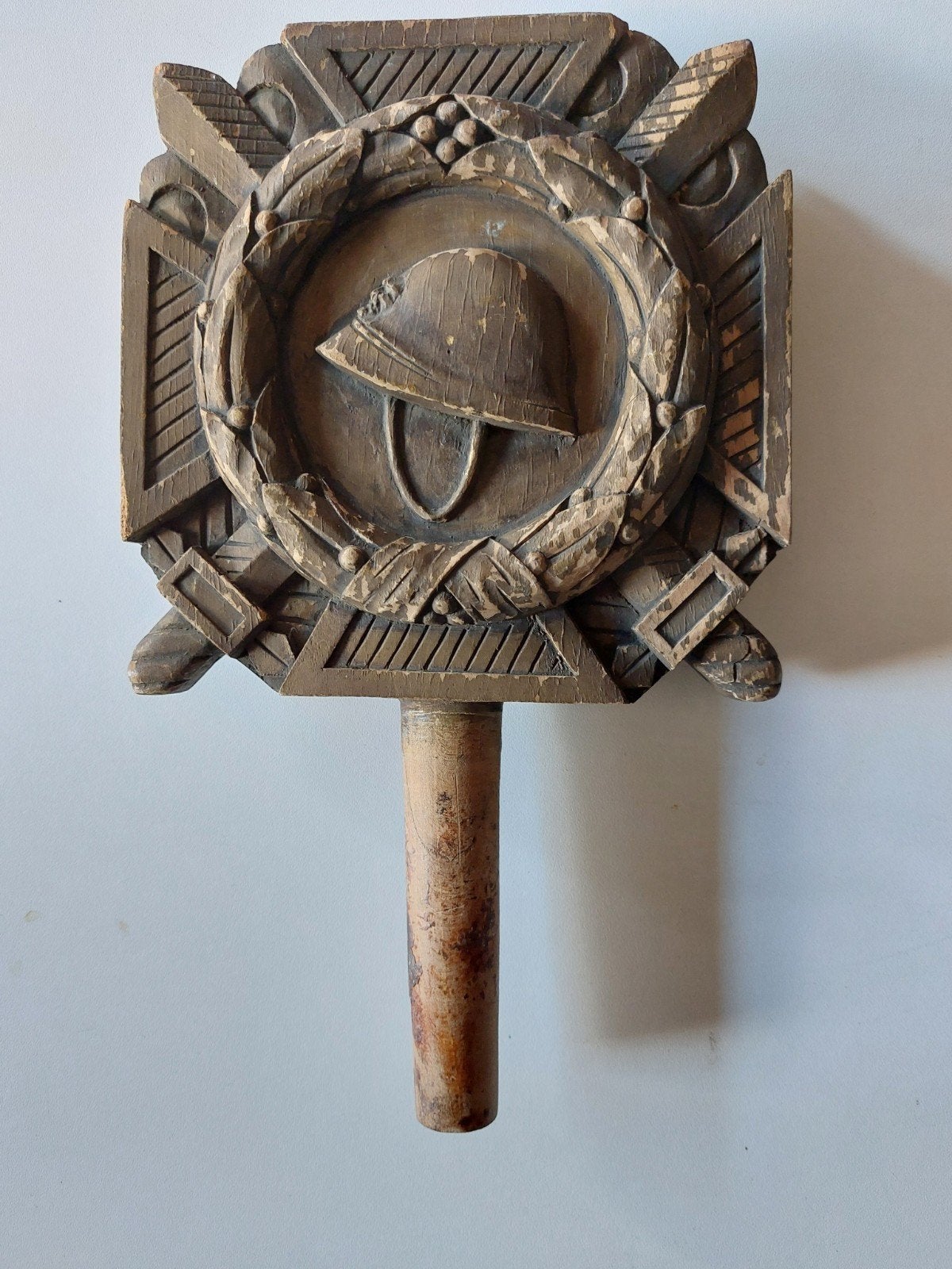Houten kop van vlaggenmast van vuurkruisersbond., Ophalen