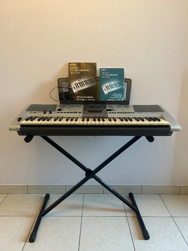 Keyboard Yamaha + voet, Muziek en Instrumenten, Keyboards, Ophalen, Gebruikt, Yamaha, Met standaard
