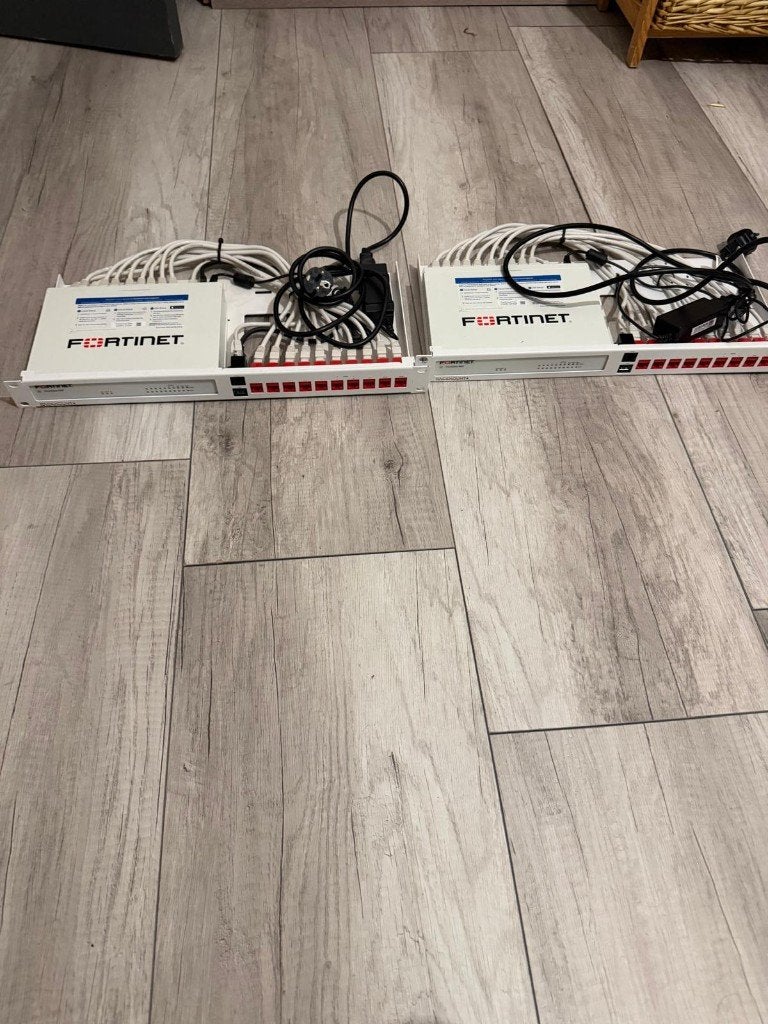 Fortinet FortiGate 60F – 2 stuks te koop, Enlèvement ou Envoi, Comme neuf, Routeur avec modem, Fortinet - Fortigate