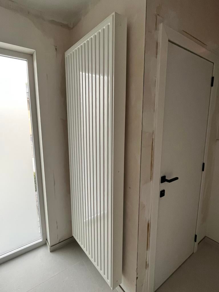 2 verticale radiatoren 1 gewone en 1 handdoekradiator, Doe-het-zelf en Bouw, Ophalen, Gebruikt, Radiator, 60 tot 150 cm