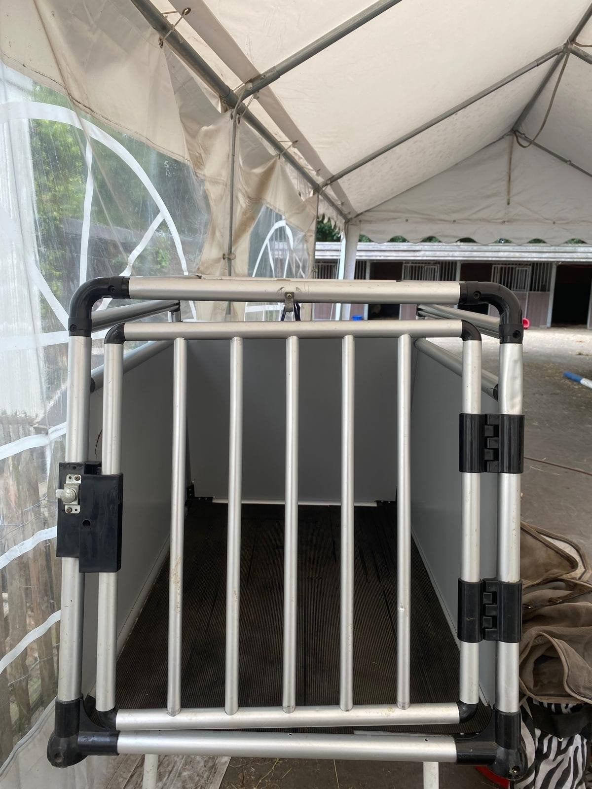 Auto bench, Animaux & Accessoires, Maisons pour chiens, Enlèvement