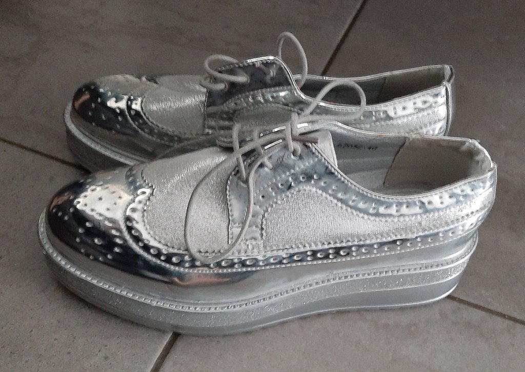 Zilverkleurige brogues / veterschoenen – Super Me, Ophalen, Nieuw, Overige kleuren