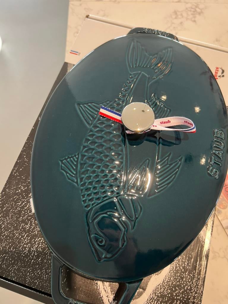 Staub ovenschaal 33 cm La Mer nieuw, Huis en Inrichting, Keuken | Potten en Pannen, Gietijzer, Nieuw, Ophalen of Verzenden, Keramische plaat