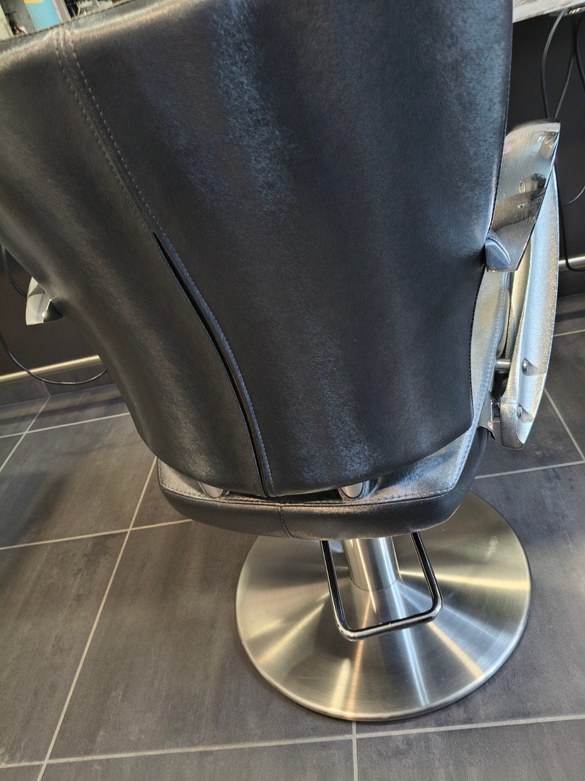 3 fauteuils de coiffeur en parfait état dont 2 avec pompe, Antiquités & Art, Enlèvement