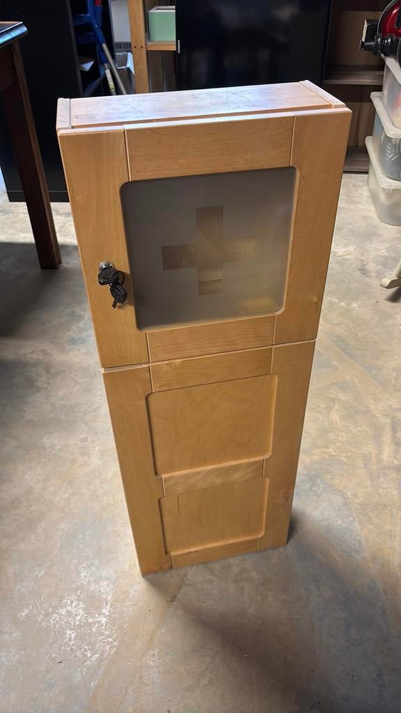 Medicijnkastje met slot 80x29cm, Ophalen of Verzenden, Zo goed als nieuw