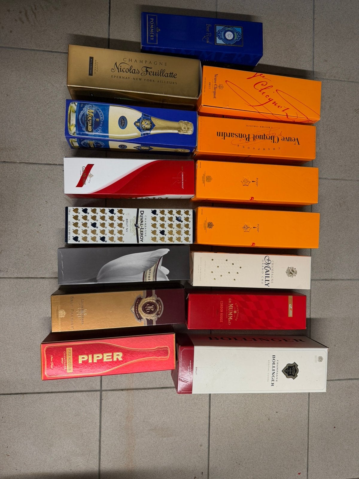 Lege Champagne dozen van verschillende merken, Ophalen, Zo goed als nieuw